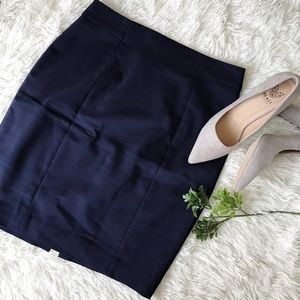 ◦ H&M ◦ Navy blue pencil skirt